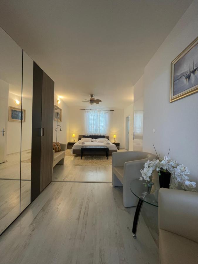 Villa Lory Makarska Bagian luar foto